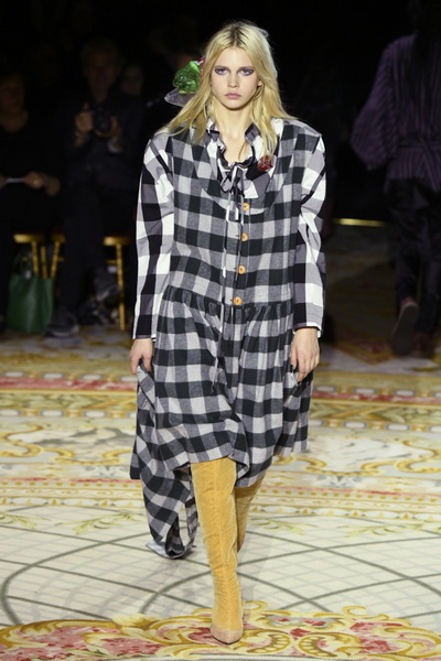 Vivienne Westwood AW 2017 (73930- Vivienne- Westwood-2017-16.jpg)